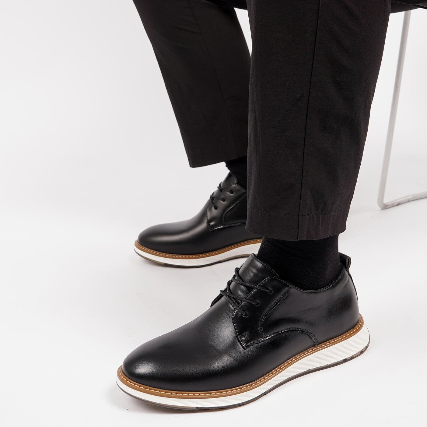El Noble – Zapato de Cuero Auténtico Negro | Punta Redonda, Suela Blanca