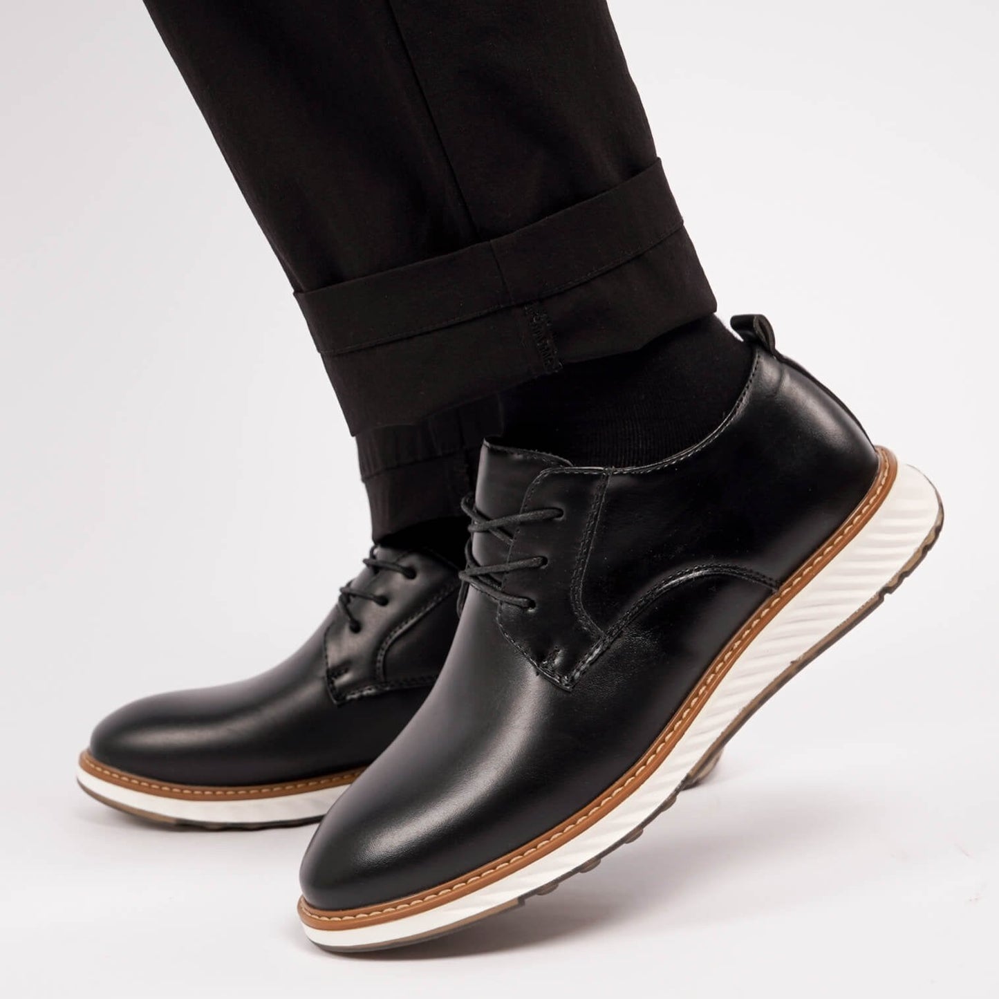 El Noble – Zapato de Cuero Auténtico Negro | Punta Redonda, Suela Blanca