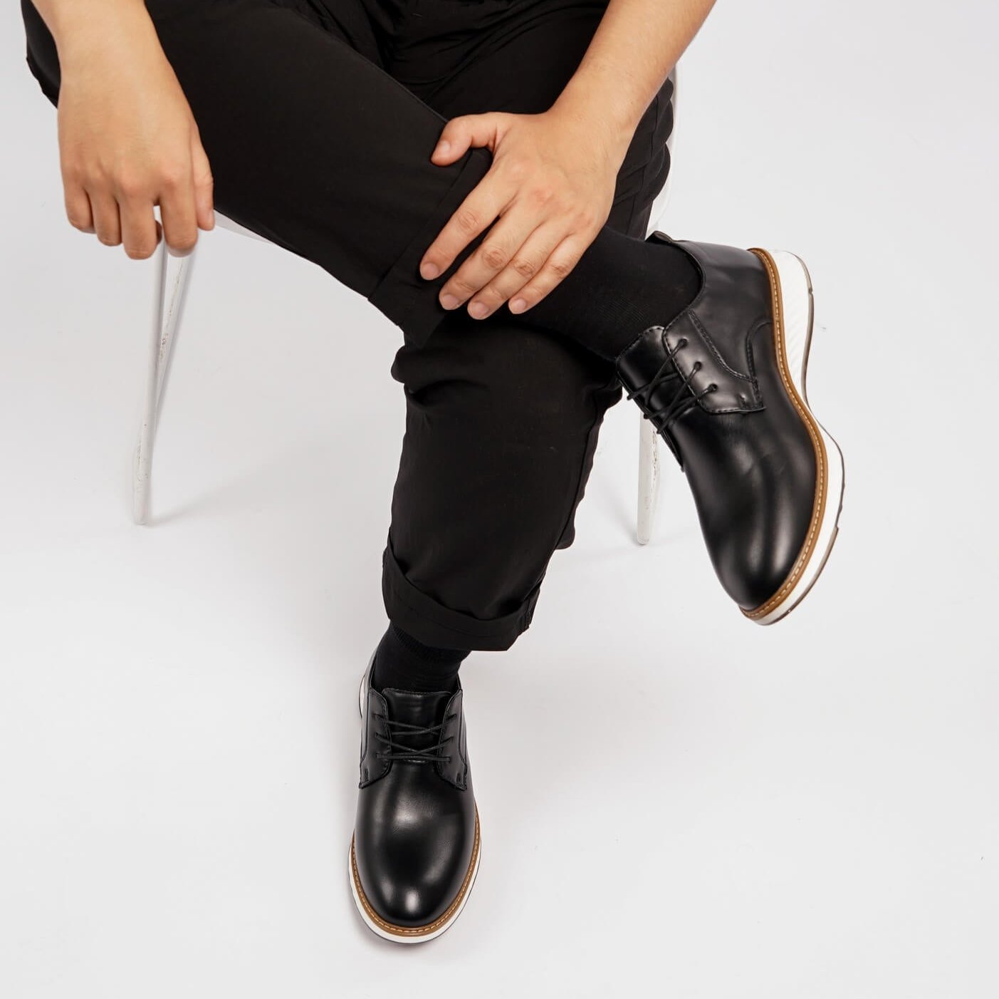 El Noble – Zapato de Cuero Auténtico Negro | Punta Redonda, Suela Blanca